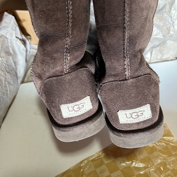 Chocolate UGG boots - Picture 7 of 8